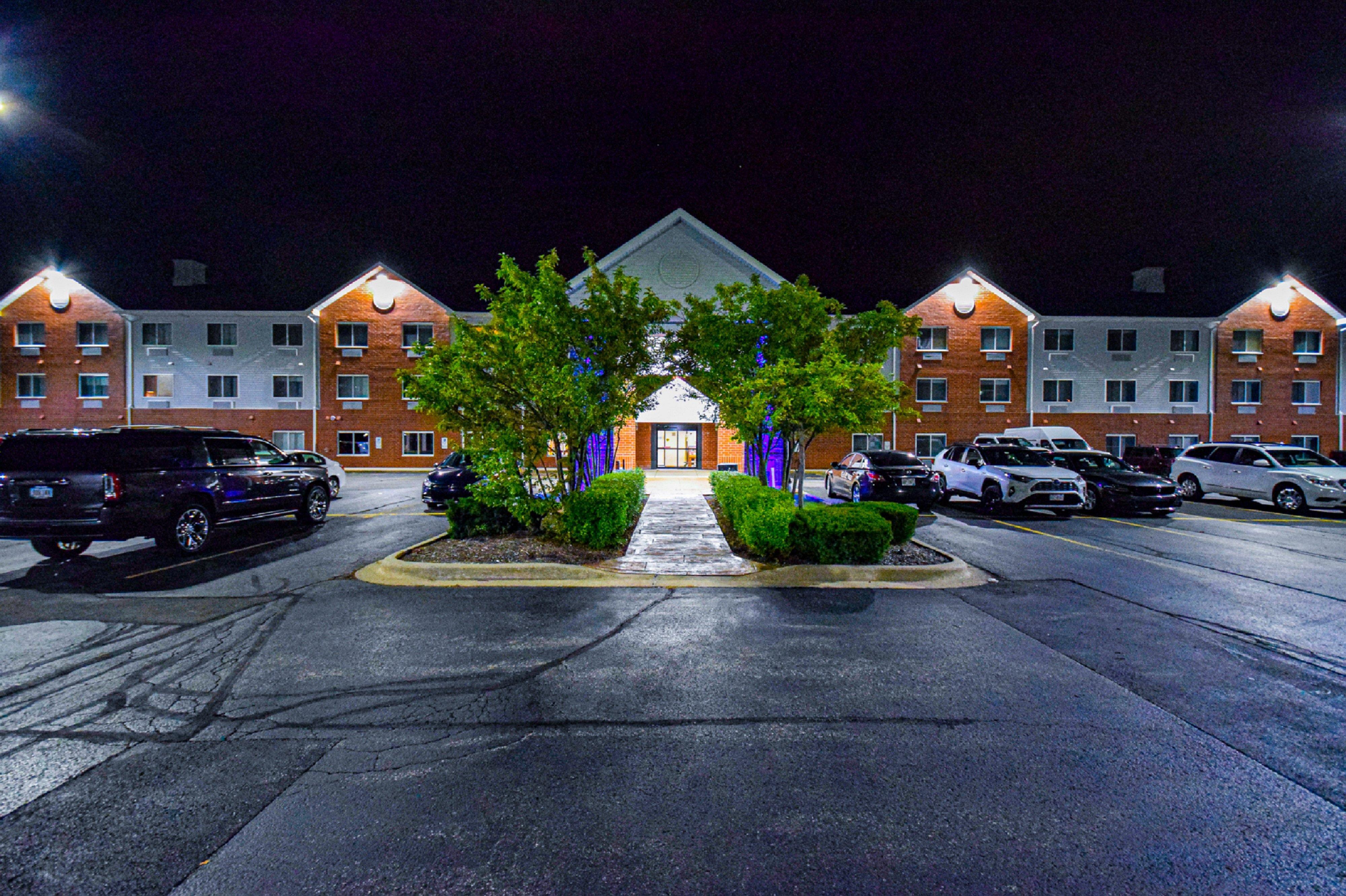 Holiday Inn Express Chicago Northwest-Vernon Hills, An Ihg Hotel Exterior photo