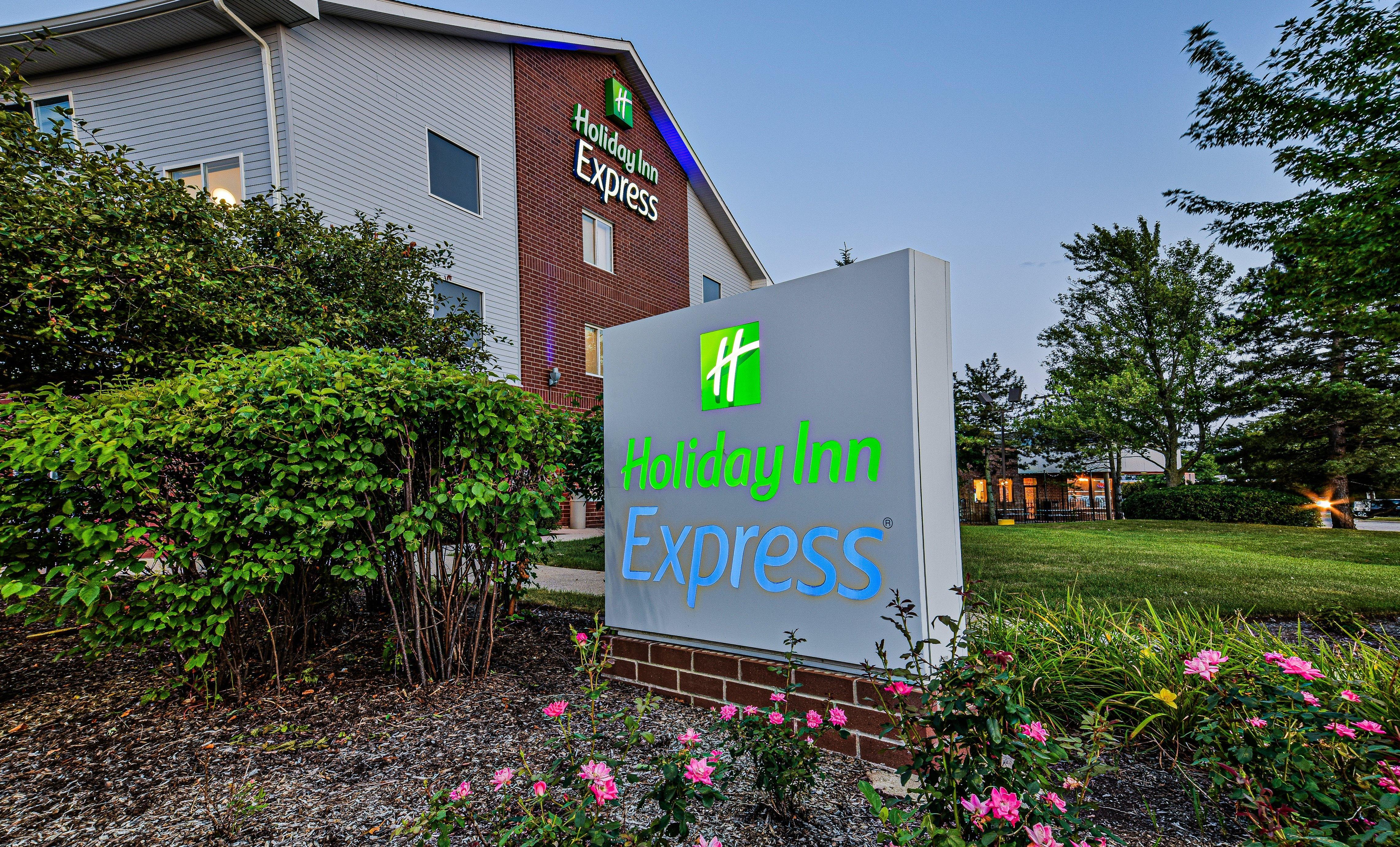 Holiday Inn Express Chicago Northwest-Vernon Hills, An Ihg Hotel Exterior photo