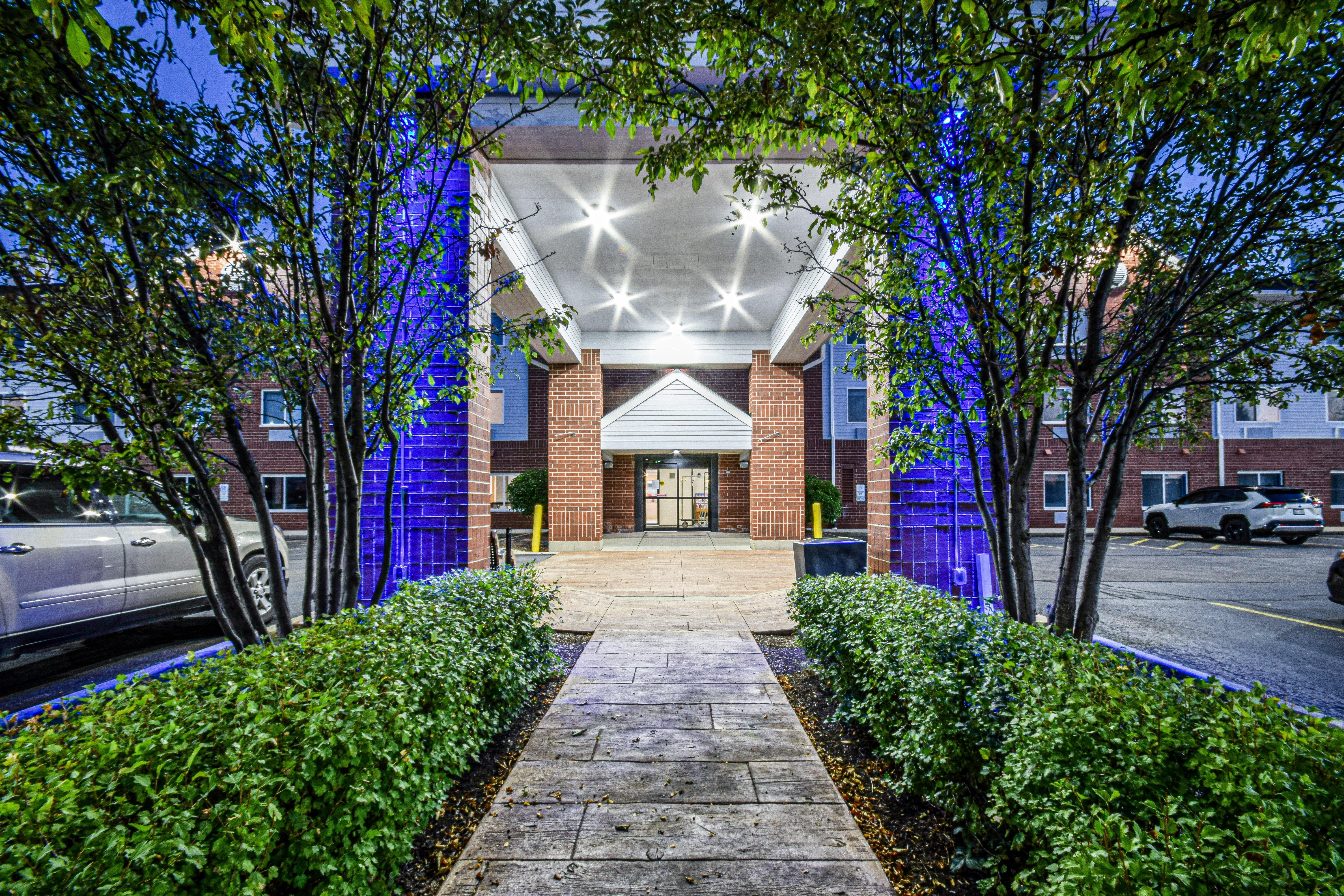 Holiday Inn Express Chicago Northwest-Vernon Hills, An Ihg Hotel Exterior photo