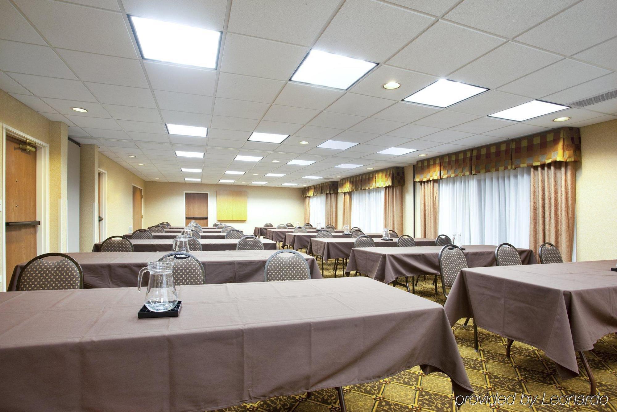 Holiday Inn Express Chicago Northwest-Vernon Hills, An Ihg Hotel Facilities photo