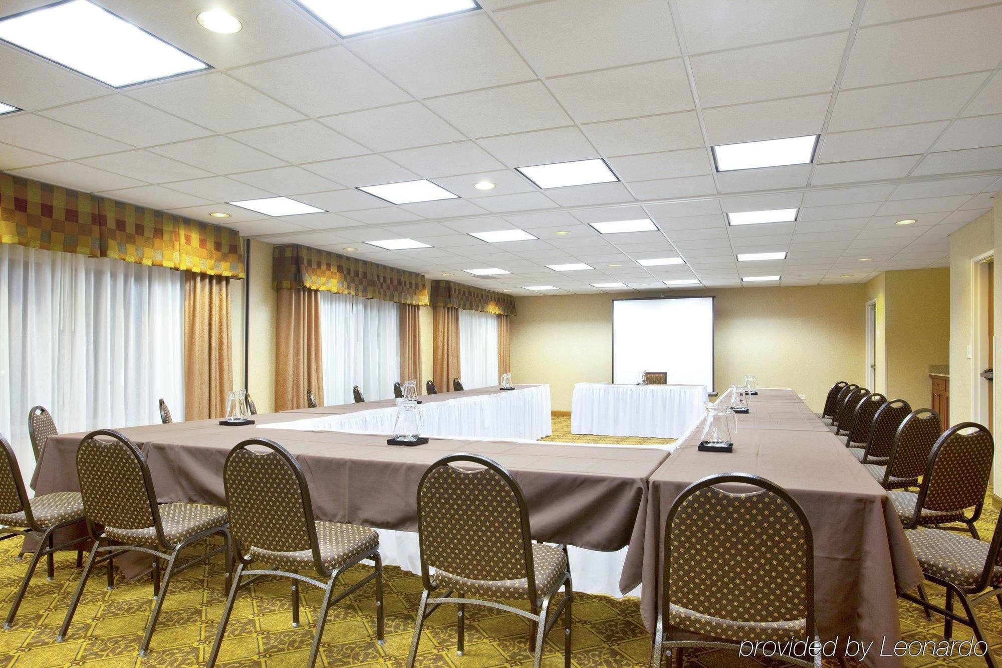 Holiday Inn Express Chicago Northwest-Vernon Hills, An Ihg Hotel Facilities photo